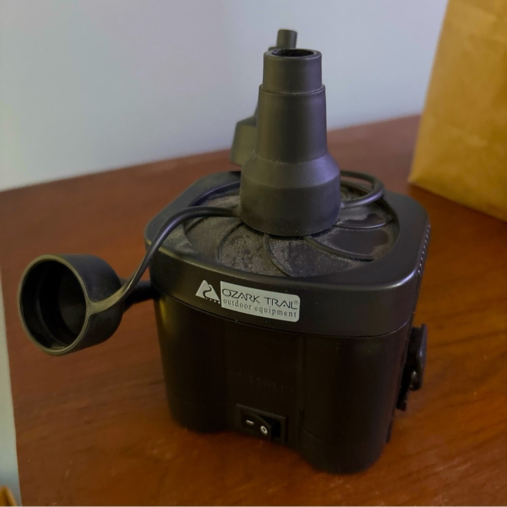 Electric Air Pump 110V Inflator/Deflator Pump for Air Mattress not tested